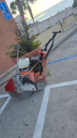 Concrete saw