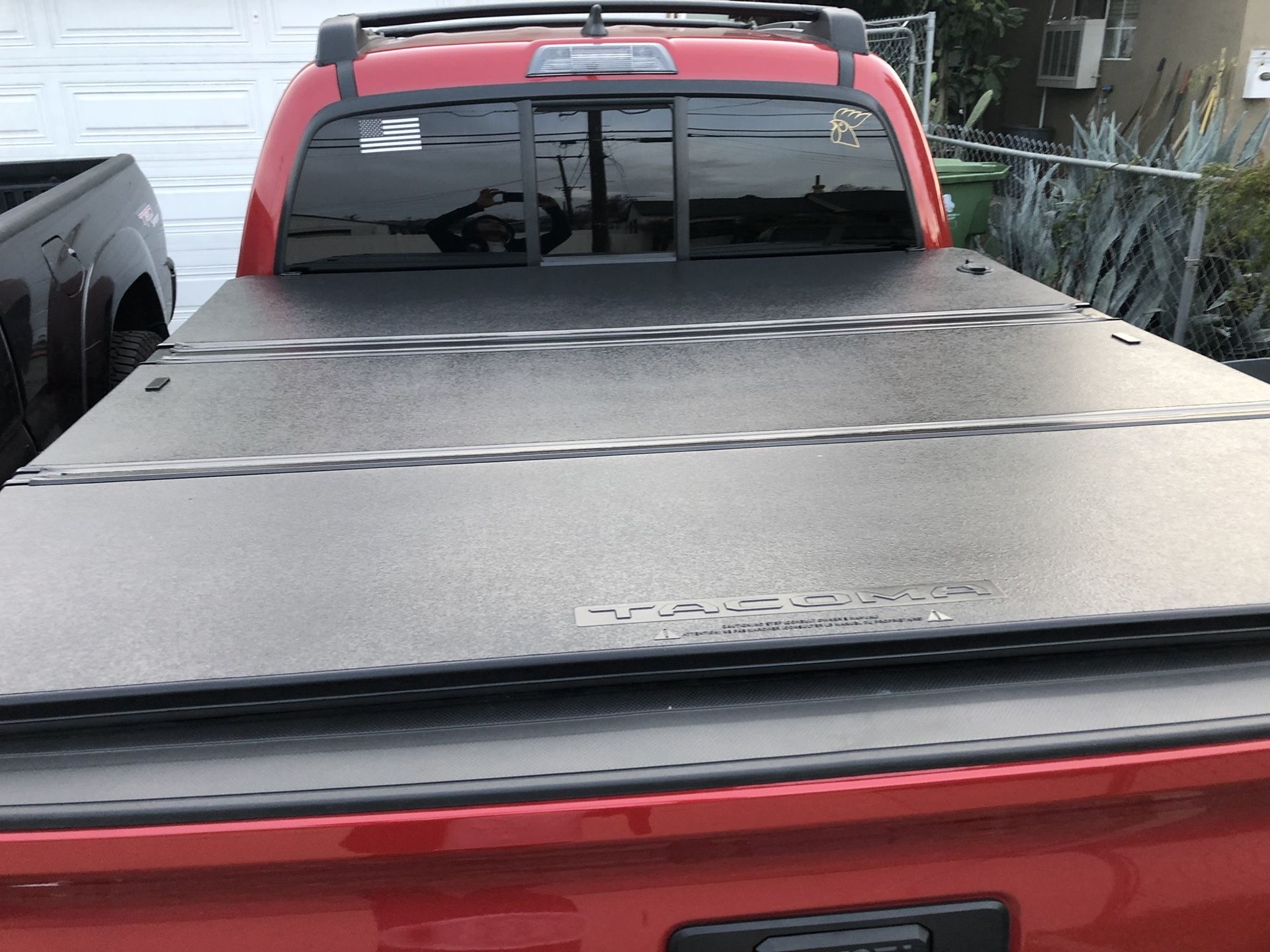 Toyota Tacoma tonneau cover for Sale in Los Angeles, CA - OfferUp