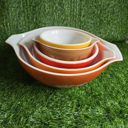  vintage Pyrex  mixing bows 