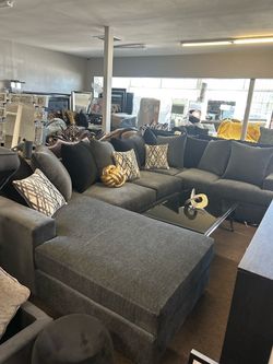 (CUSTOMIZABLE USA MADE) Brand New chenille comfy sectional