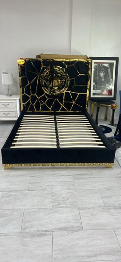 Queen Or King Size Bed 