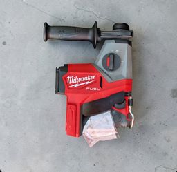 Milwaukee
M18 FUEL 5/8 in. SDS-Plus Rotary Hammer (Tool-Only)             🔋batteries& Charger  available for extra