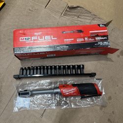 Milwaukee M12 FUEL INSIDER 12V Lithium-Ion Brushless Cordless 1/4 in. - 3/8 in. Extended Reach Box Ratchet (Tool-Only) 