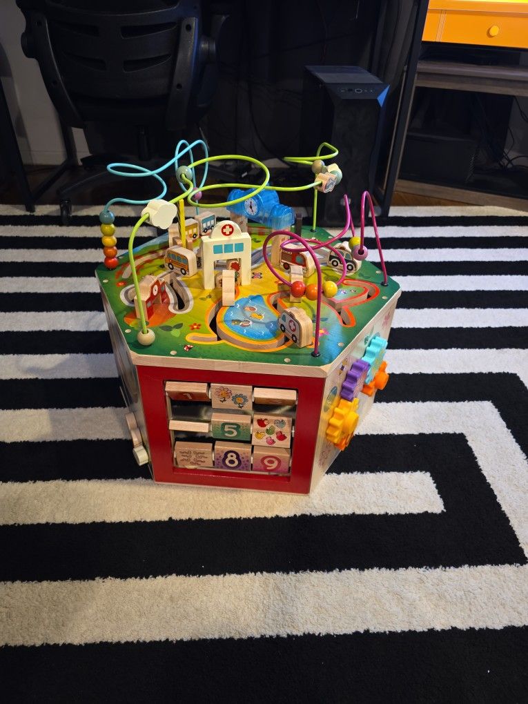 Battat – Wooden Activity Cube