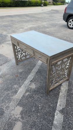 Desk nice
