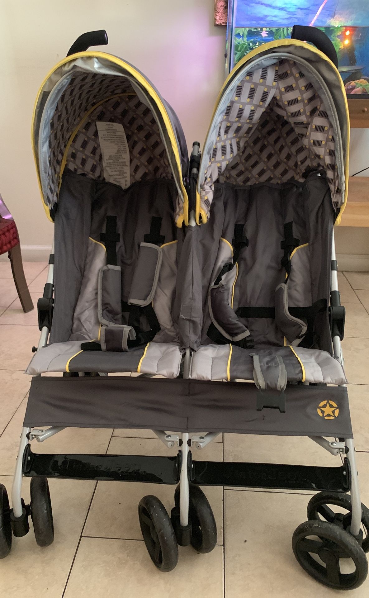 Double-sided baby stroller