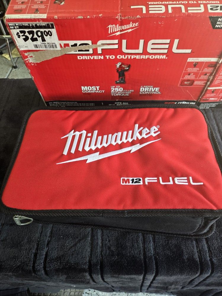 MILWAUKEE M12 IMPACT WRENCH KIT