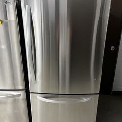 LG 33inch. Bottom-Freezer With Ice Maker Stainless Steel Refrigerator 