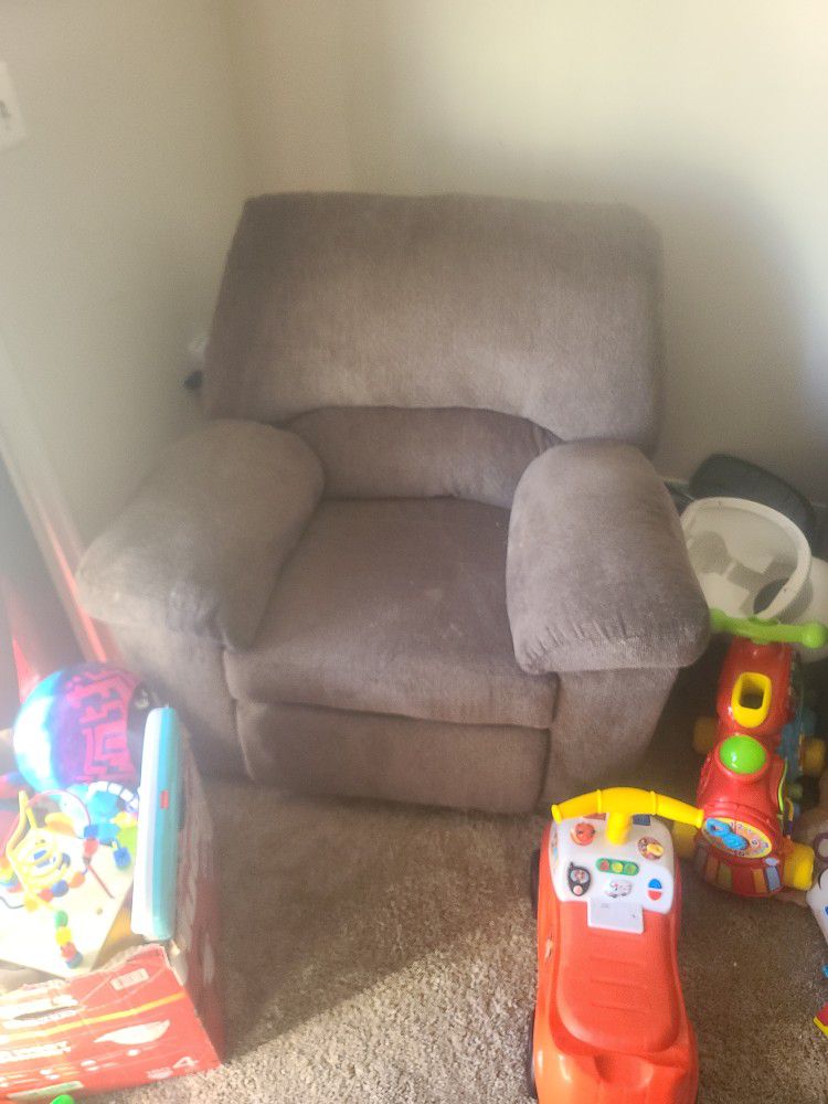 Sofa & Love Seat And Recliner 