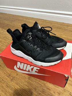 Nike Women’s Huarache Run Ultra 