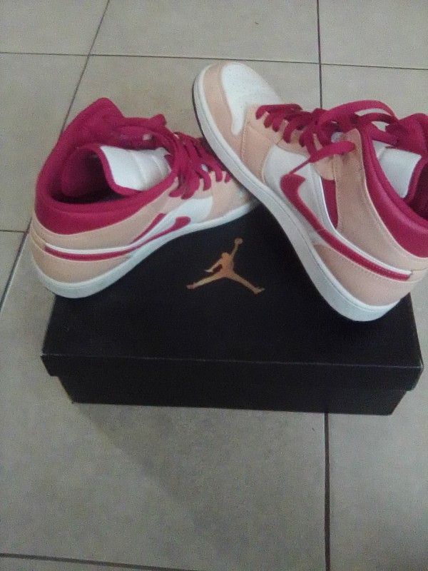 Air Jordan 1 Mid