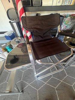 2 pop up director chairs with side table