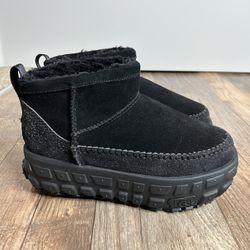 UGG Venture Daze Ultra Mini- Black Unisex Boots