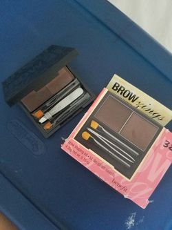 Benefit dark brow kit