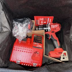 Milwaukee Cordless Subcompact Brushless 1/2” Drill Driver Kit