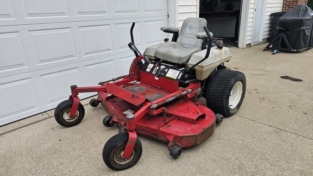 60" Exmark Lazer Z Zero Turn Lawn Mower