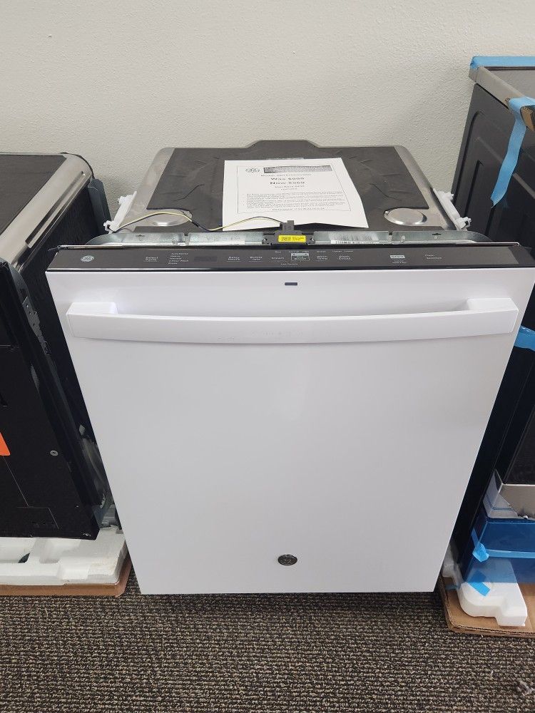 24 in, Top Control Built-In Tall Tub Dishwasher in hite with 3rd Rack Bottle Jets and 45 dB