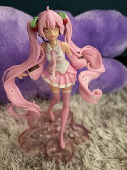 Sakura Miku figure