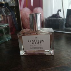 Women perfume prosecco spritz