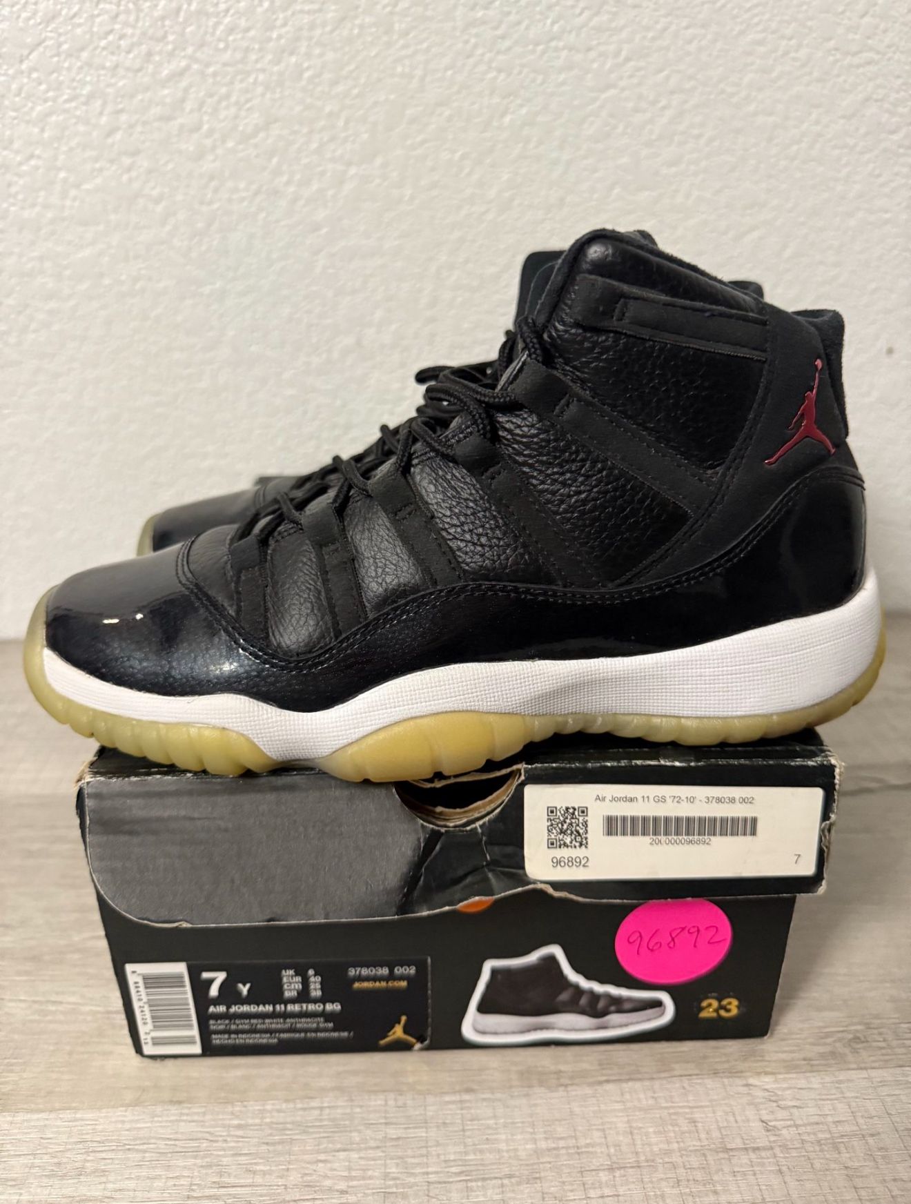 *USED* 7 Youth / 8.5 Women’s Air Jordan 11 72-10