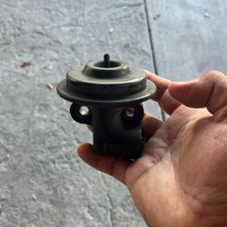 Ford Genuine OEM ERG Valve - 2004 Ford Expedition
