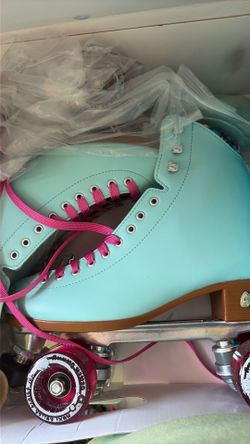 Brand new moxie skates Beach bunny Blue Sky Size 9