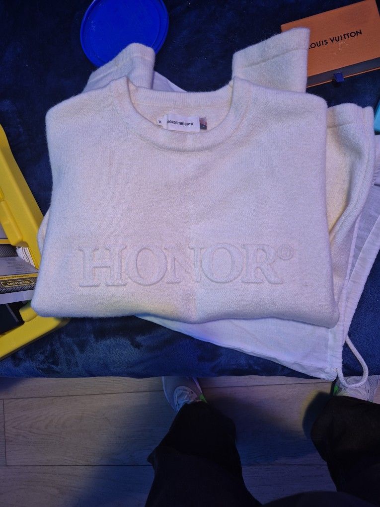 HONOR THE GIFT HAND KNITTED CARTAGEN