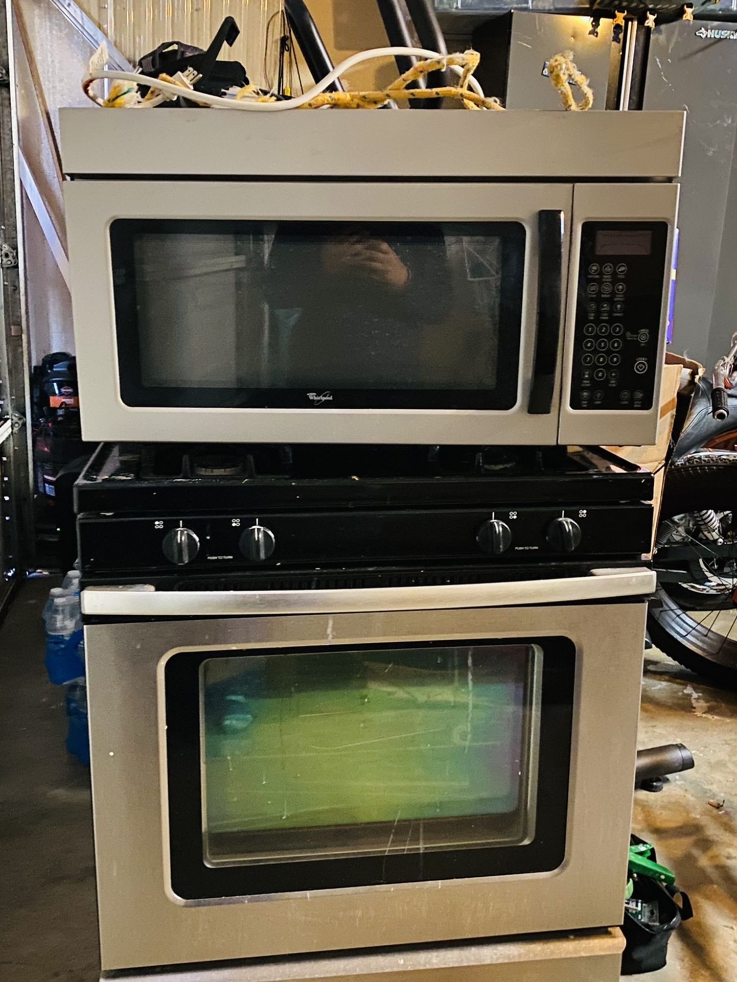 Whirlpool Gas Range “30 And Over The Range Microwave