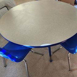 Kid's Round Table with 4 Chairs