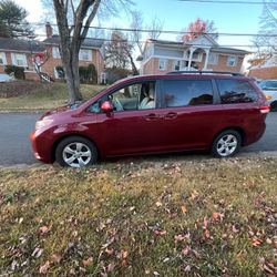 2013 Toyota Siena 
