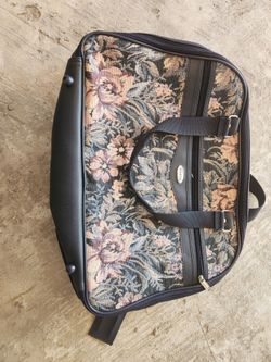 2 carry on suit cases