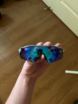 Oakley Sport Sunglasses Blue Mirror Lens