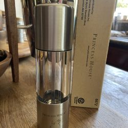 Princess House Specialty Salt/ Pepper Grinder