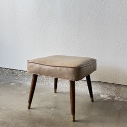 Mid Century Modern Vinyl Footstool with Removable Teak Legs – Vintage Beige Ottoman / Foot Rest