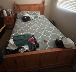 Queen bedframe & nightstand