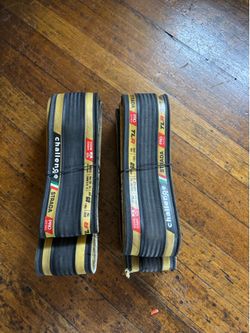 The Challenge Strada PRO TLR 700c 25c Bike Tires damaged