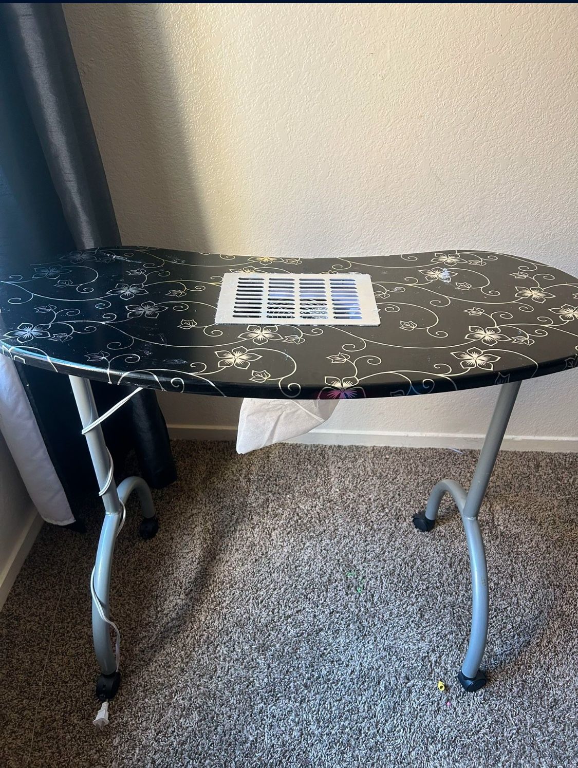 Nail Station With Fan