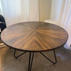 Round Dining Table 