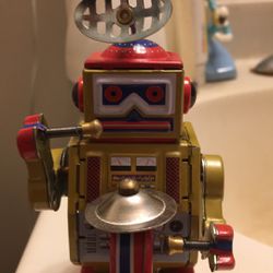 Mechanical wind up toy robots