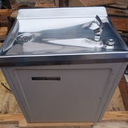 HALSEY W TAYLOR Wall Mounted Water Fountain SW-13A (Vintage)