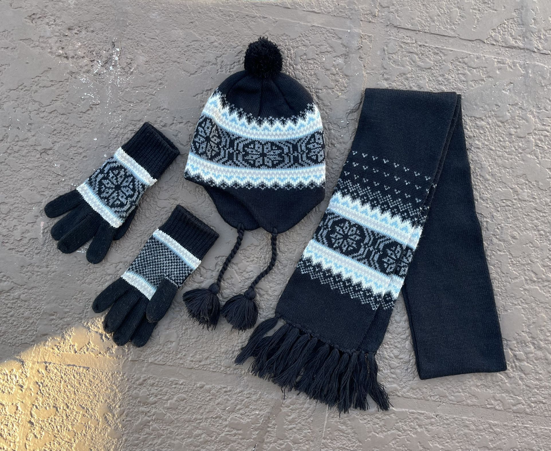 Like new women’s snowflake winter hat, scarf, and gloves set