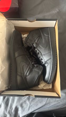All black Jordan 1s size 9.5