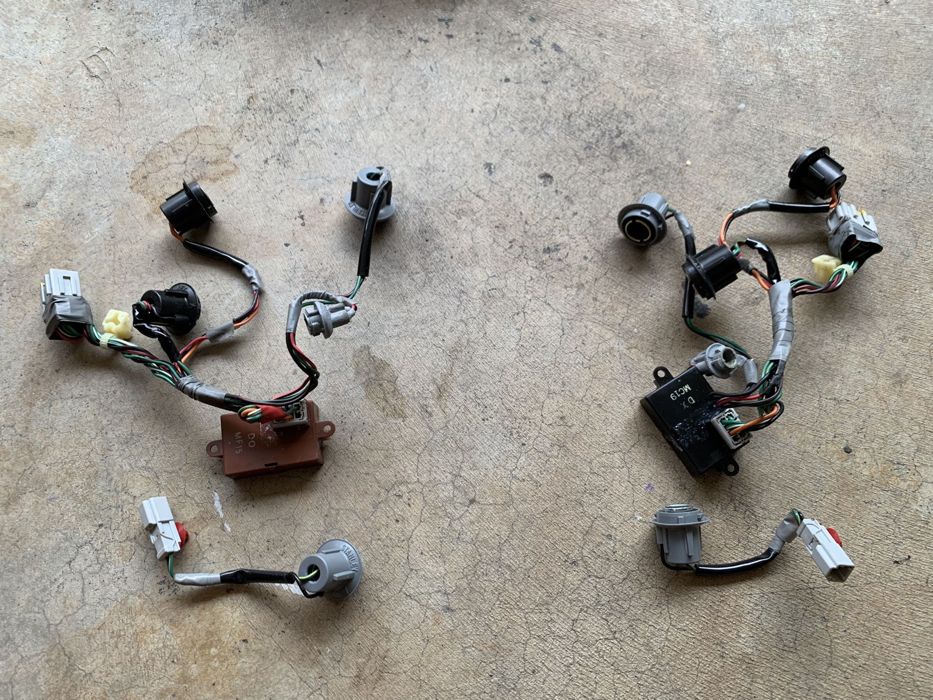 91-05 ACURA NSX OEM L & R TAILLIGHT AND TURN SIGNAL SOCKET HARNESSES 