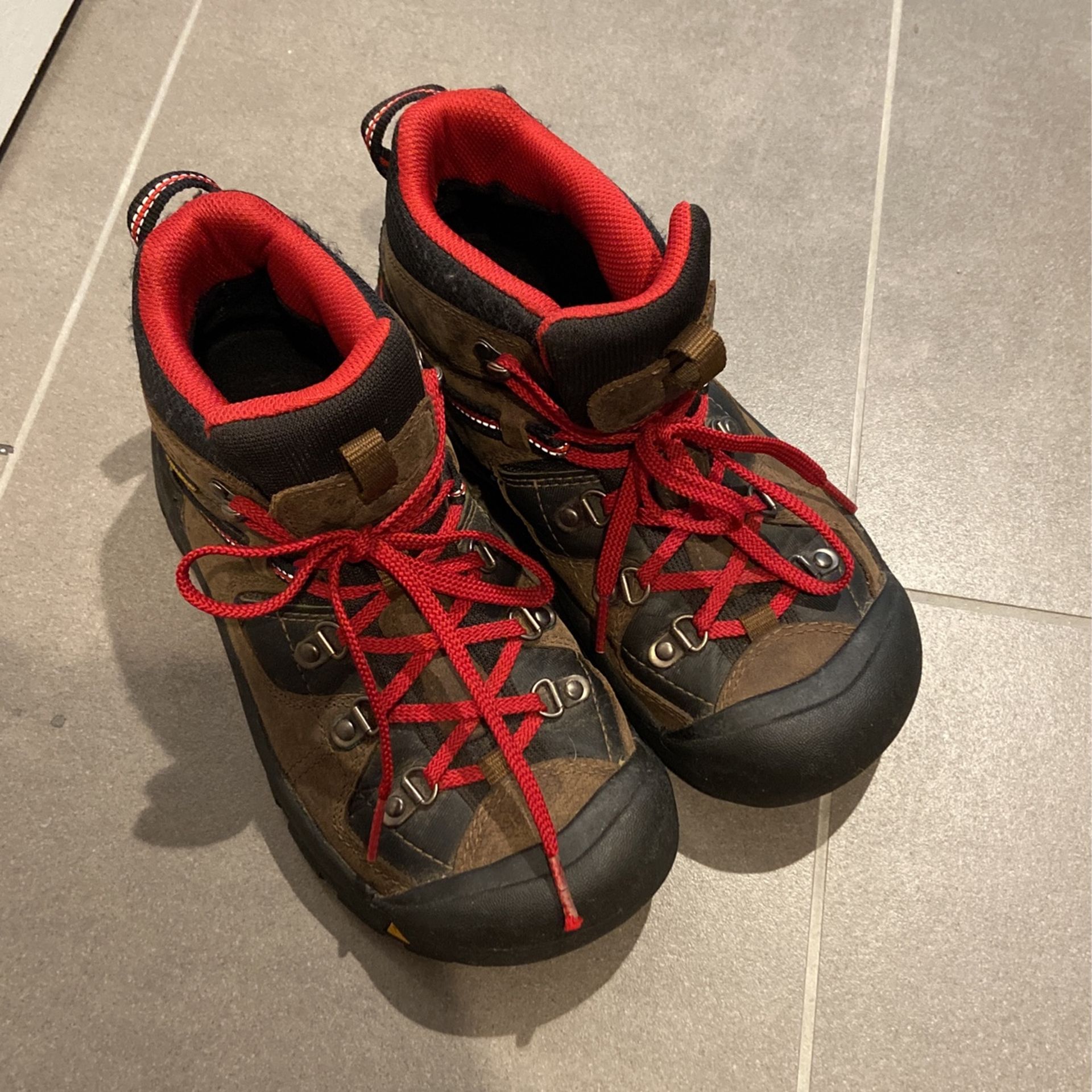 Boy Size 4 Keen Hiking Boot
