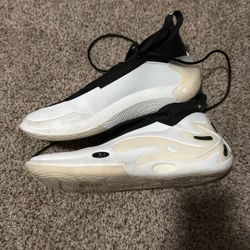 Way Of Wade White Hot Size 11