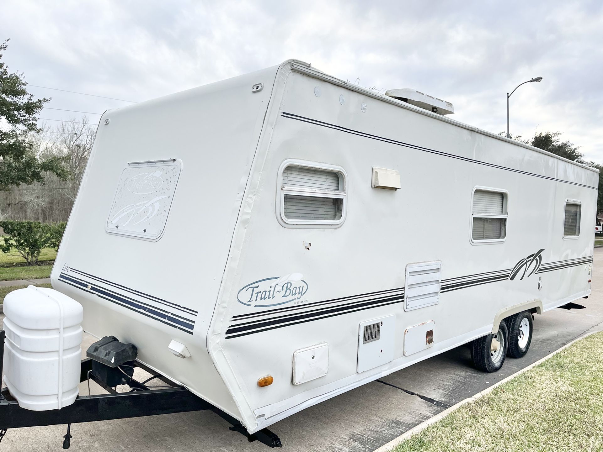 2001 RV vision Trail lite for Sale in Houston, TX - OfferUp