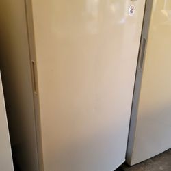 2021 WHIRLPOOL 16 Cu Ft Upright Freezer Automatic Defrost Vertical Freezer 