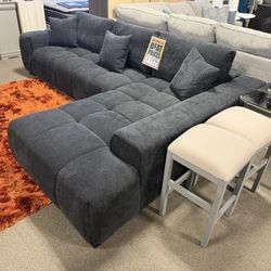 Modern Sectional! Easy Financing! 💕❤️🫶🏻