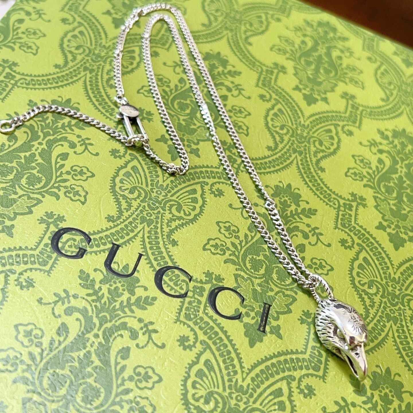 An eagle head fashion necklace