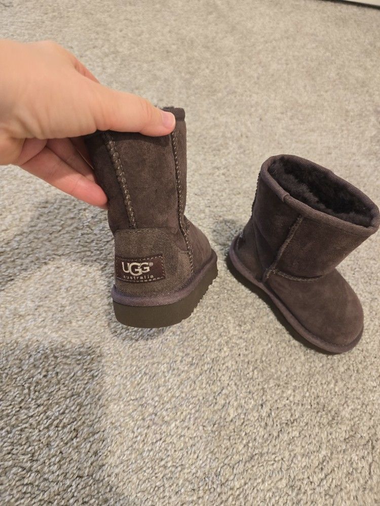 New Toddler Ugg Size 6